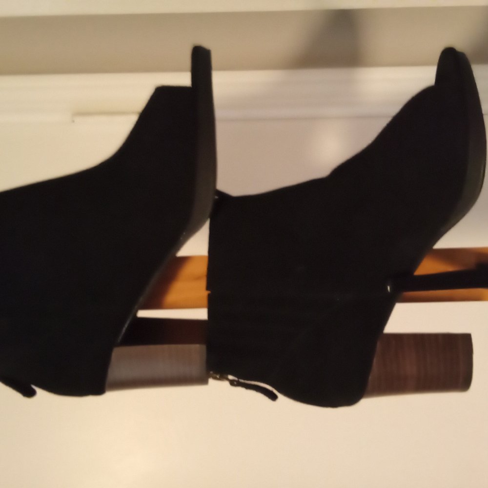 Elegant Black Ankle Boots